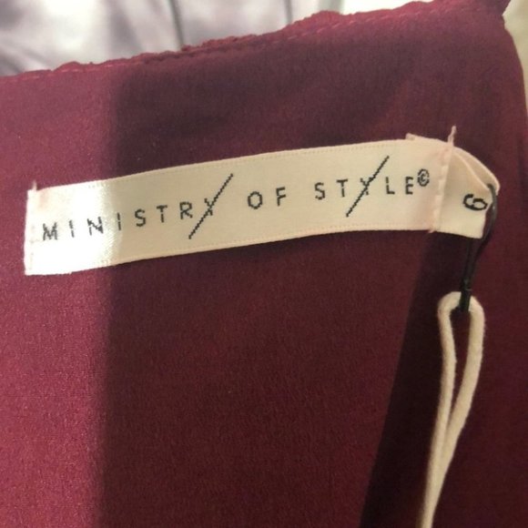 Ministry of Style Momentum Cold Shoulder Dress - Picture 9 of 12